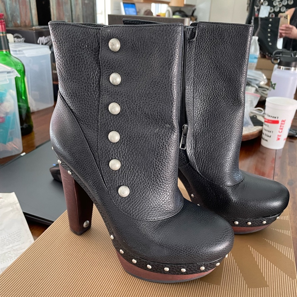 Ugg Cosima boots. New in box. never worn